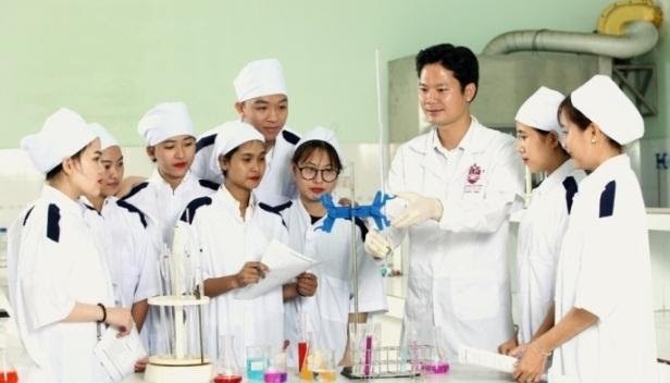 Tìm hiểu về ngành học trung cấp dược sĩ đang phổ biến hiện nay