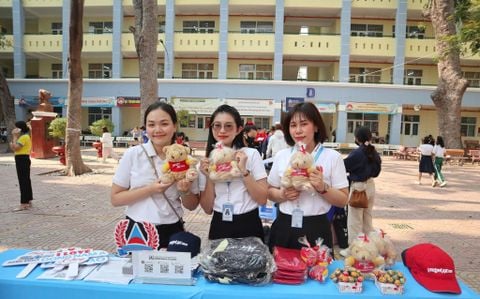 TRƯỜNG TCTH ĐÔNG NAM Á THAM GIA NGÀY HỘI HƯỚNG NGHIỆP - TUYỂN SINH TẠI THPT NGUYỄN KHUYẾN