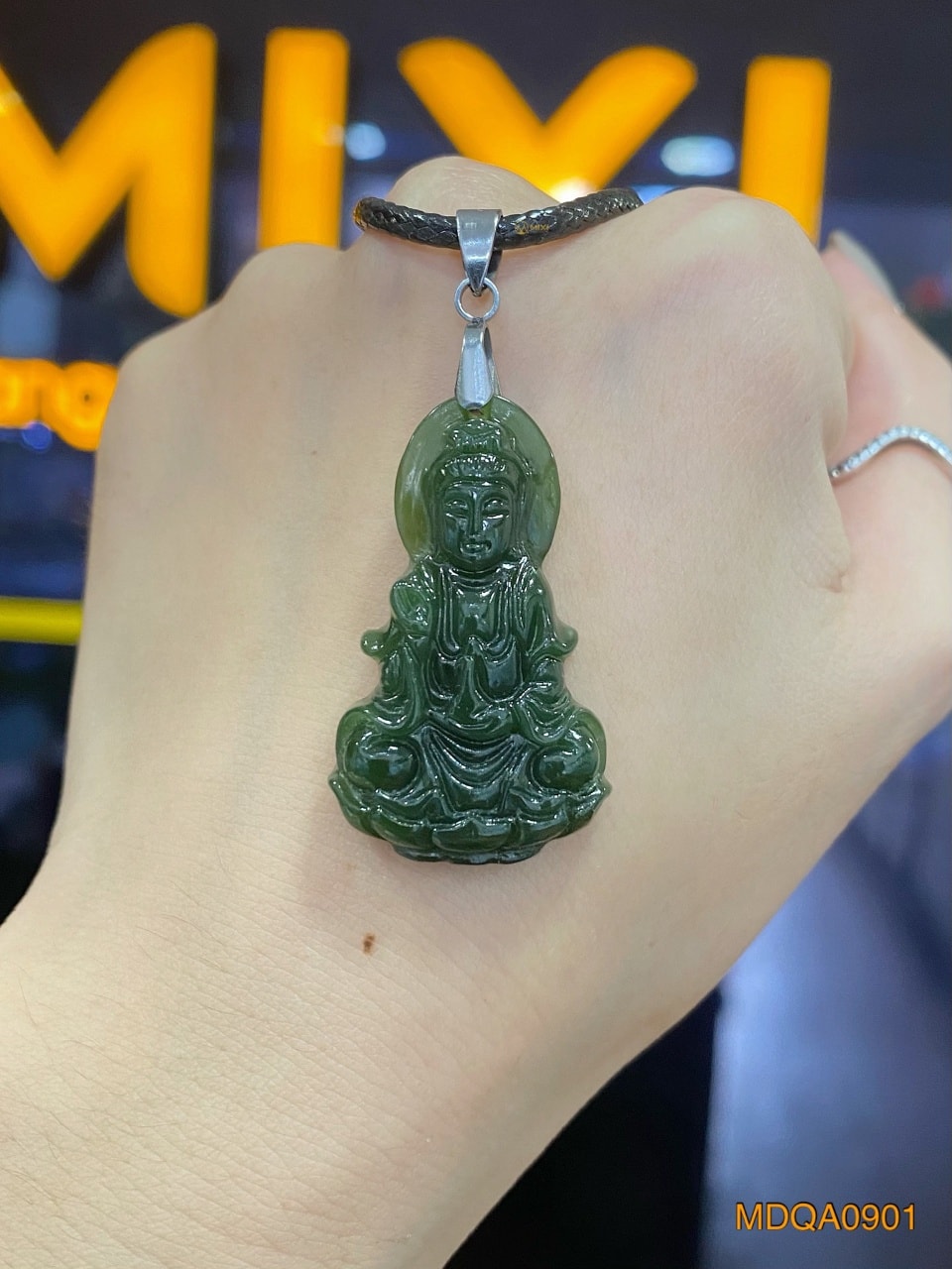 MẶT DÂY QUAN ÂM NGỌC BÍCH – MÓN QUÀ BÌNH AN DÀNH TẶNG MẸ MÙA VU LAN