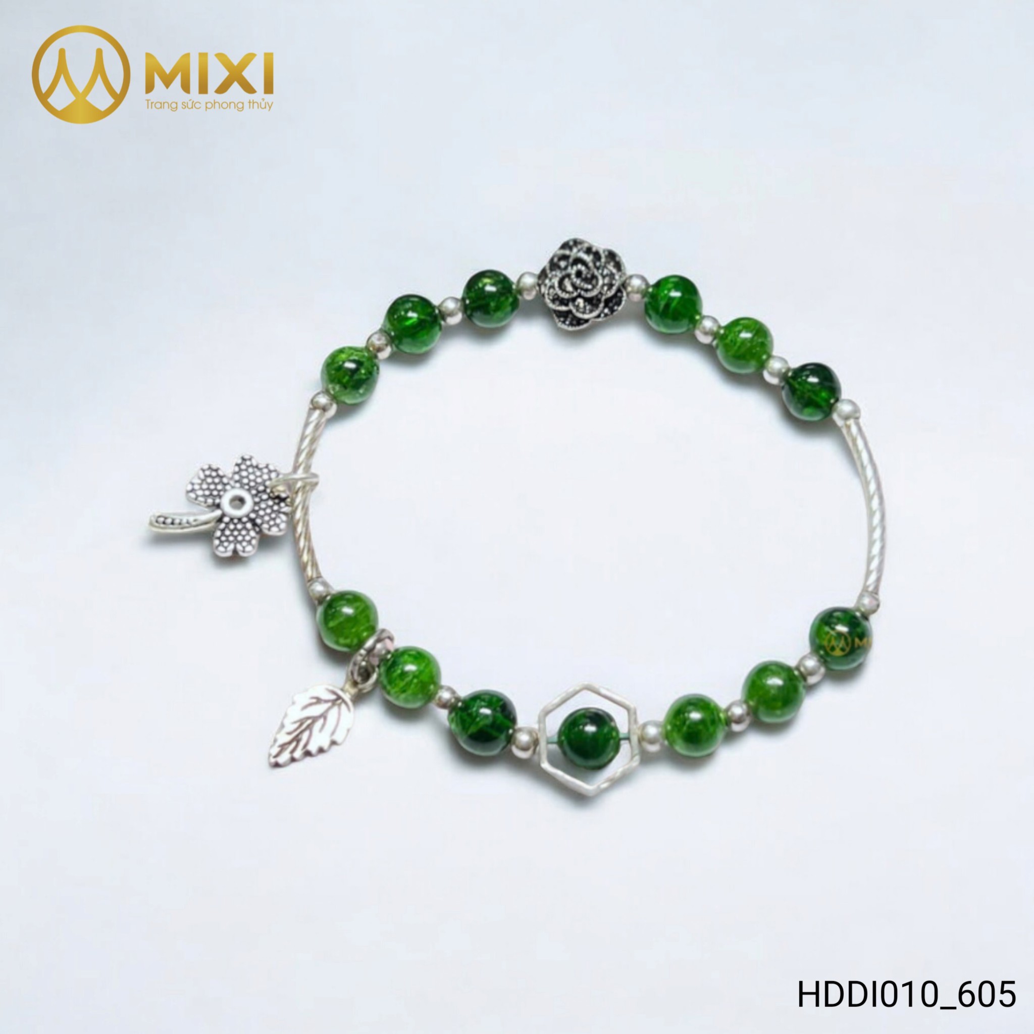 🌿 DIOPSIDE – VIÊN ĐÁ XANH NGỌC DẪN LỐI NĂNG LƯỢNG CHO MỆNH MỘC & HỎA