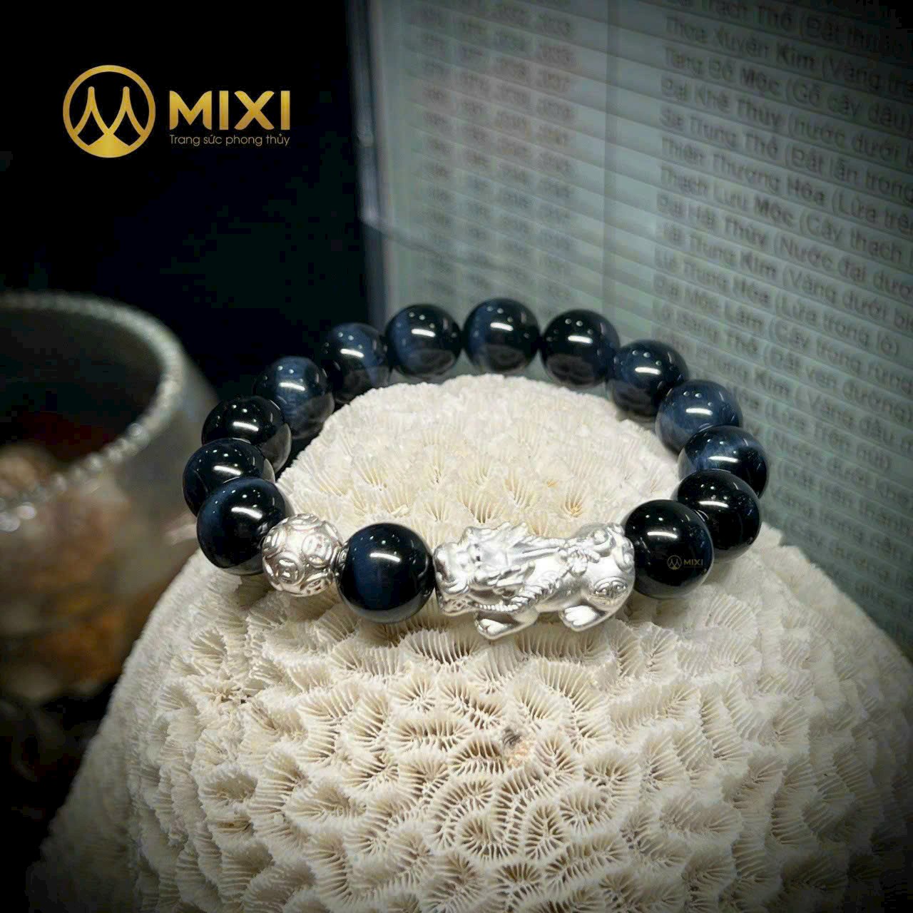 VÒNG TAY ĐÁ MẮT HỔ XANH ĐEN – KHẲNG ĐỊNH BẢN LĨNH & SỨC HÚT PHÁI MẠNH