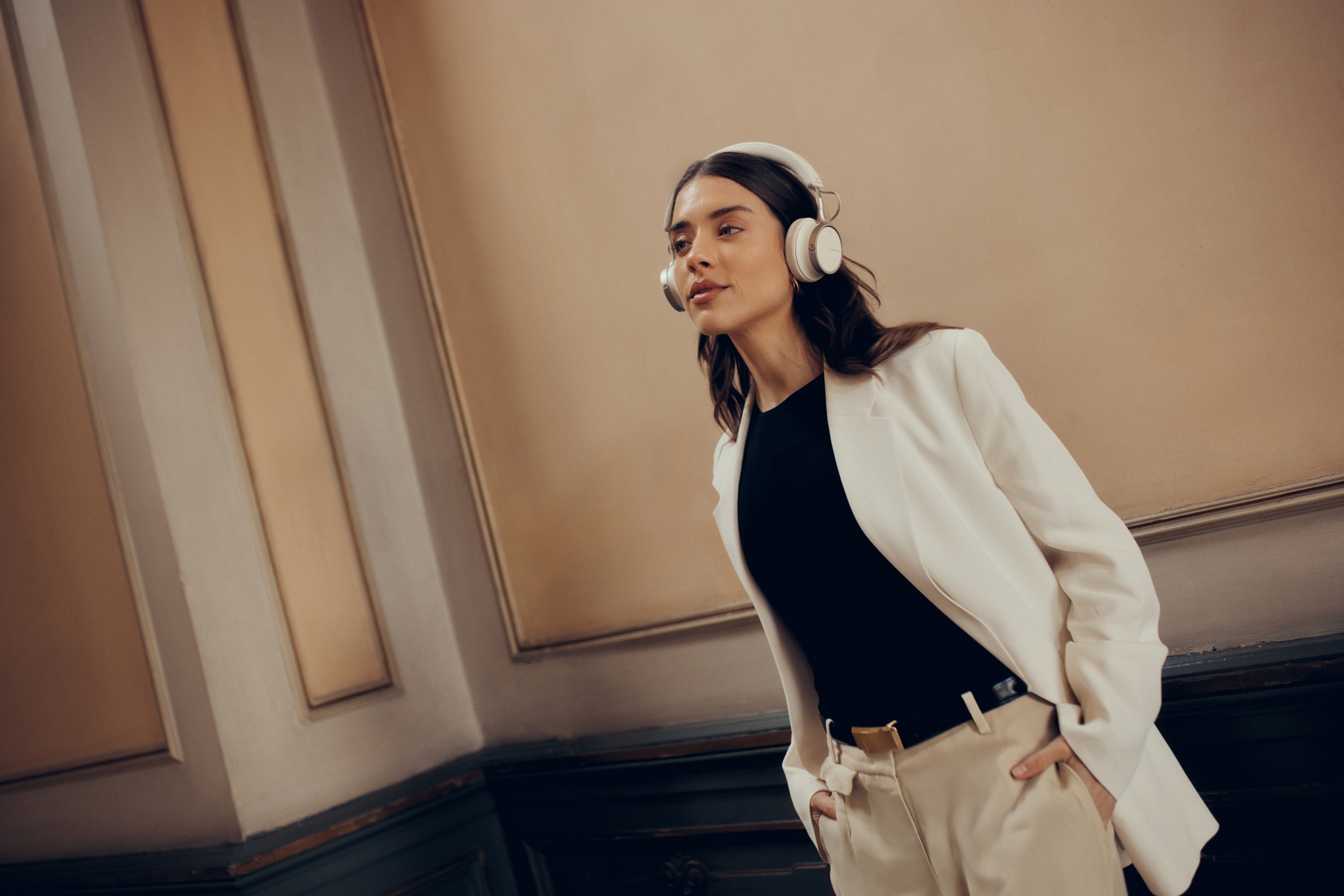Beyerdynamic Aventho 100. Tai nghe không dây bluetooth và có dây.