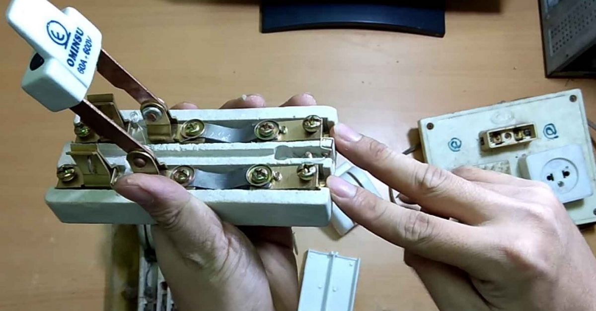 thietbidienvinhquang.com - Cầu dao đảo chiều là gì?