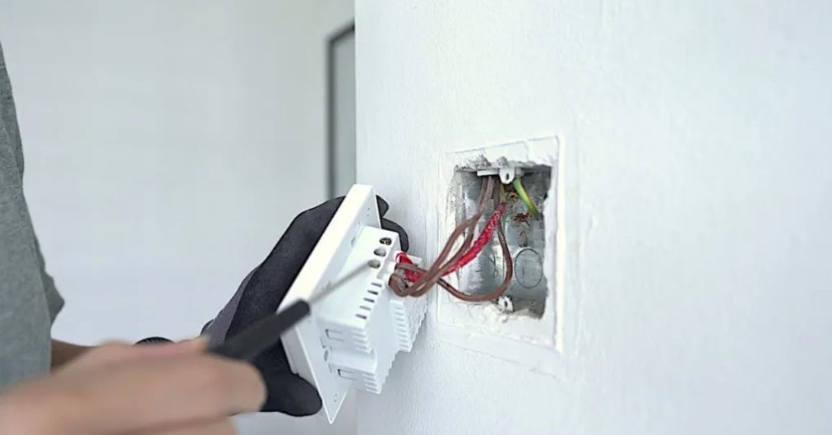 thietbidienvinhquang.com - Một số lưu ý trong cách đấu điện 2 công tắc 2 ổ cắm