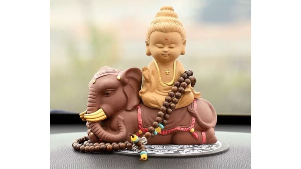 TƯỢNG PHẬT TRONG XE HƠI - Ý NGHĨA, LỢI ÍCH VÀ CÁCH ĐẶT PHONG THUỶ