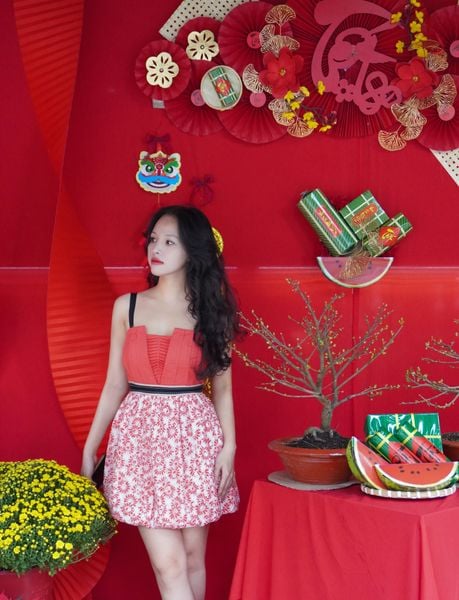 Áo thun mix cùng chân váy