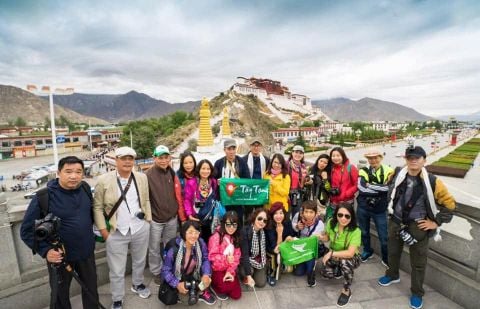 Lantours khuyến mại khủng tại Hội chợ VITM 2018