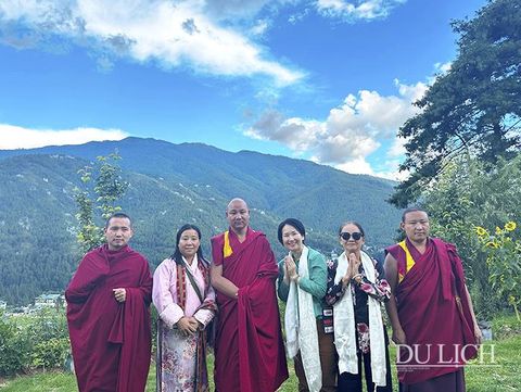 Học viện Phật giáo vương quốc Bhutan công nhận Lantours là đơn vị lữ hành duy nhất kết nối với giáo hội Bhutan tổ chức du lịch