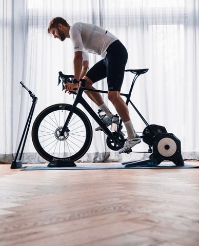 Giữ vững hiệu suất đạp xe dù trời mưa – Thiết bị Indoor Garmin