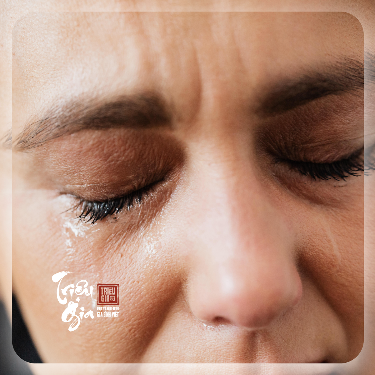 Giảm sưng mắt siêu tốc tại nhà với 5 nguyên liệu quen thuộc