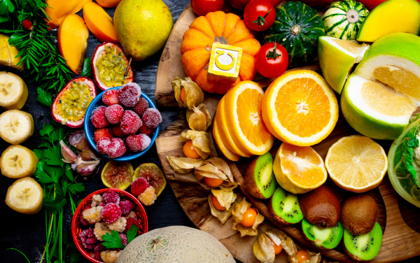 Việc có một chế độ ăn giàu sắt và vitamin C giúp cải thiện tình trạng thiếu  rất tốt