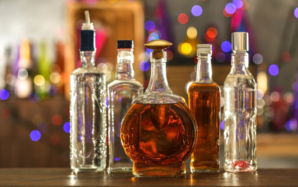 Đồ uống có cồn cũng là thực phẩm mà người đau dạ dày nên tránh xa