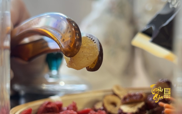 Tâm sen kết hợp với long nhãn là công thức kết hợp dễ uống cho mọi người