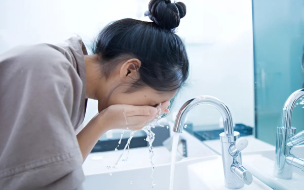 Cần vệ sinh da sạch trước khi xông mặt