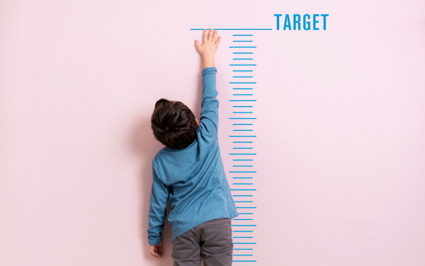 Chậm phát triển về chiều cao chính là một dấu hiệu trẻ cần bổ sung canxi