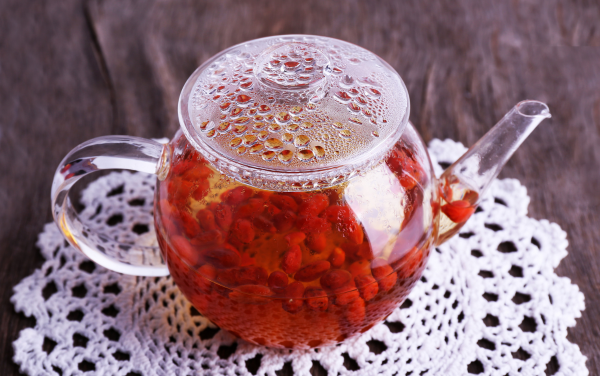 Trà thiên nhiên từ táo đỏ và kỷ tử rất hợp với người muốn bồi dưỡng cơ thể, làm sáng mắt