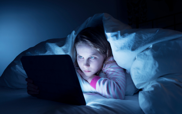 Top những điều không nên làm ở tuổi dậy thì nữ giới chính là thức khuya