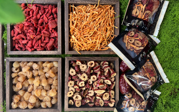 Sự kết hợp thành phần đa dạng và cao cấp là ưu điểm của trà tứ vị