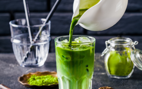 Nên uống matcha vào lúc nào: Vào sau bữa sáng 30 phút để hỗ trợ no lâu