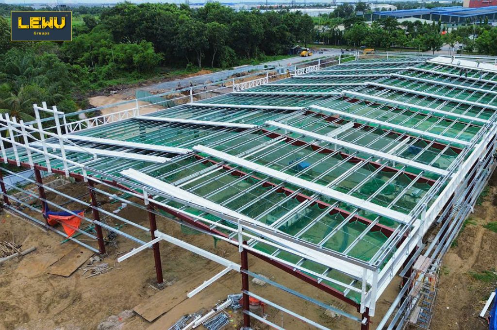 LEWU Groups thi công GO! Củ Chi phần mái