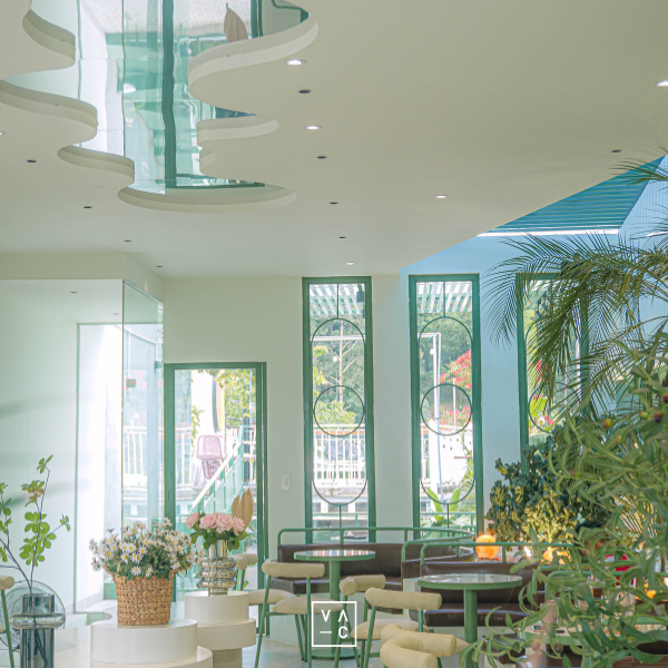 Sử dụng cây xanh để trang trí không gian – Xu hướng thiết kế F&B nâng tầm trải nghiệm