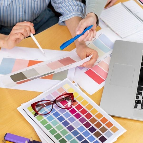 Thiết kế nhận diện thương hiệu