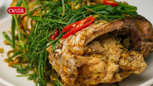 040 - CÁ CHÉP NẤU VỚI XỐT CHUA CAY