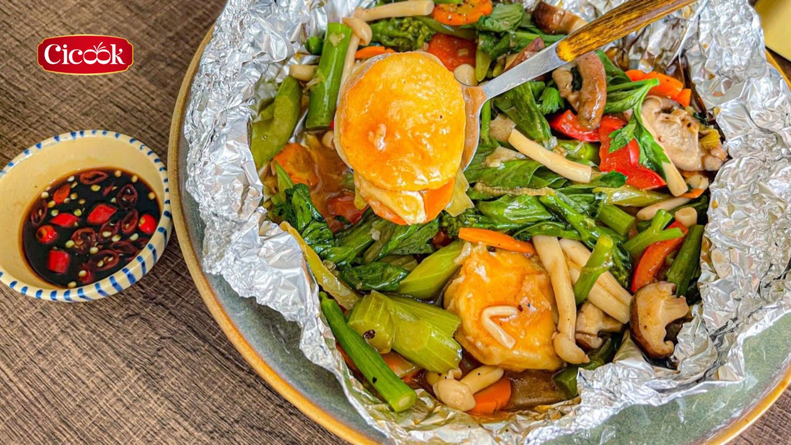 034 - Đậu hũ non đút lò xốt chua cay