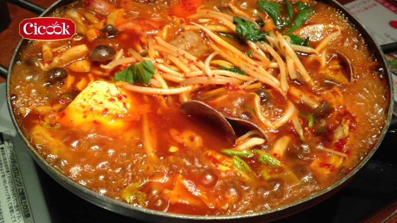 Hướng dẫn nấu lẩu nấm chua cay đậm đà ngay tại nhà