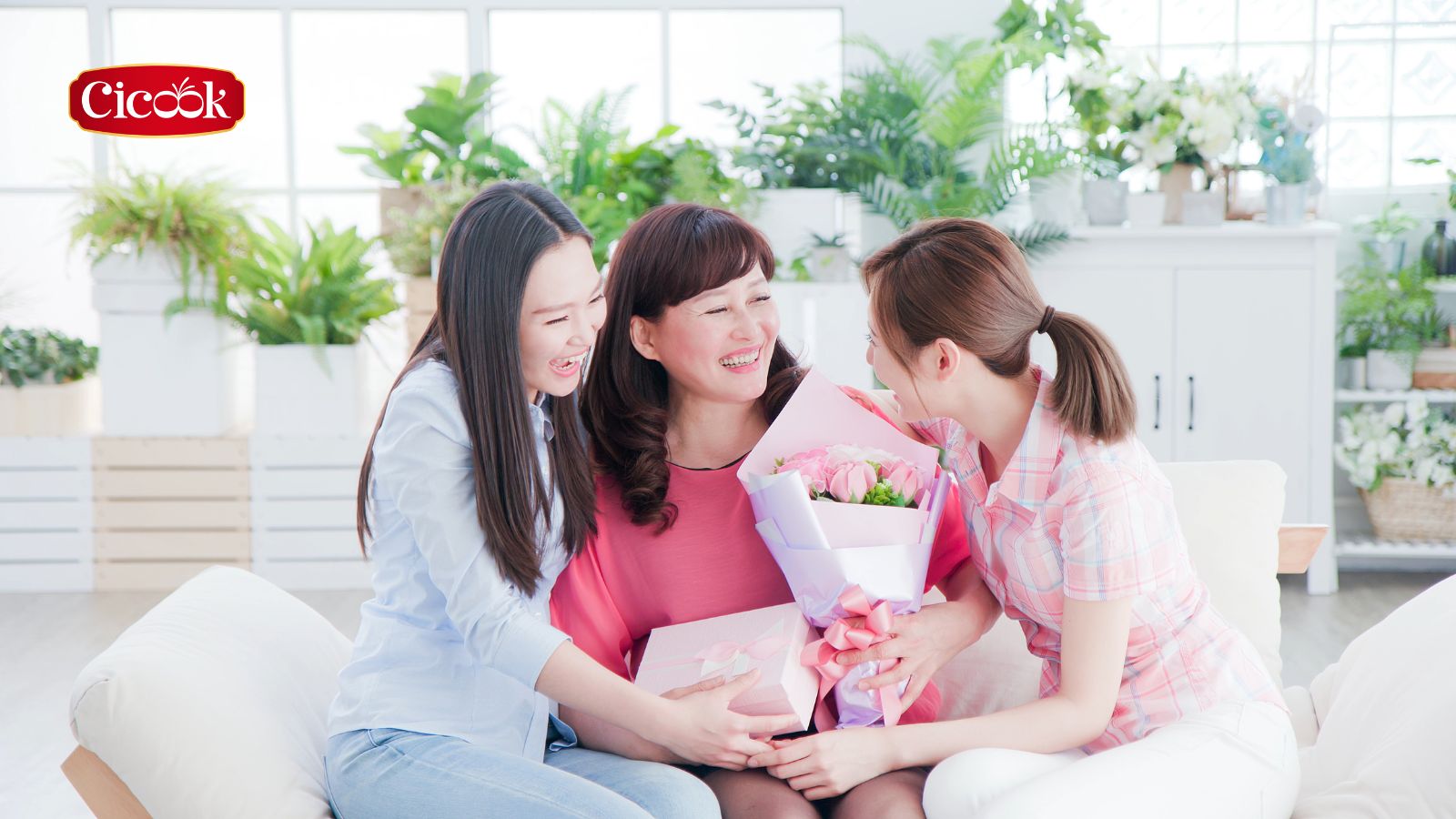 Mua quà gì tặng mẹ 8/3? Những gợi ý ý nghĩa và thiết thực nhất