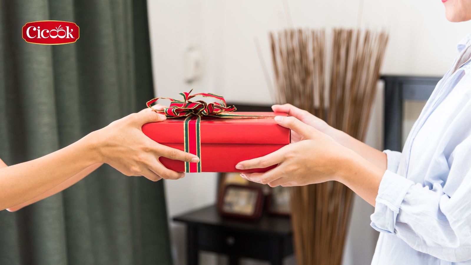 8/3 mua gì cho phụ nữ: Top quà tặng giúp phái đẹp thư giãn và rạng rỡ