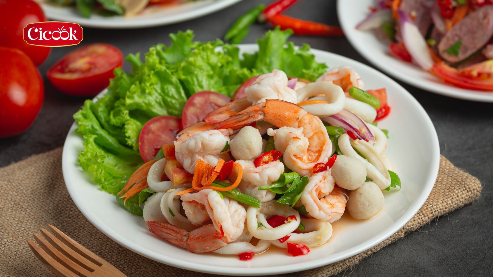 022 - SALAD HẢI SẢN TRỘN XỐT CHUA CAY