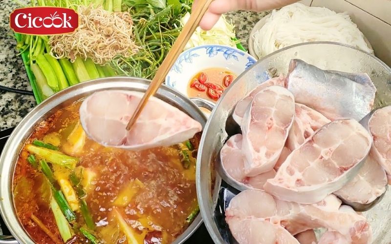 How to Make Authentic Spicy and Sour Pangasius Conchophilus Hotpot