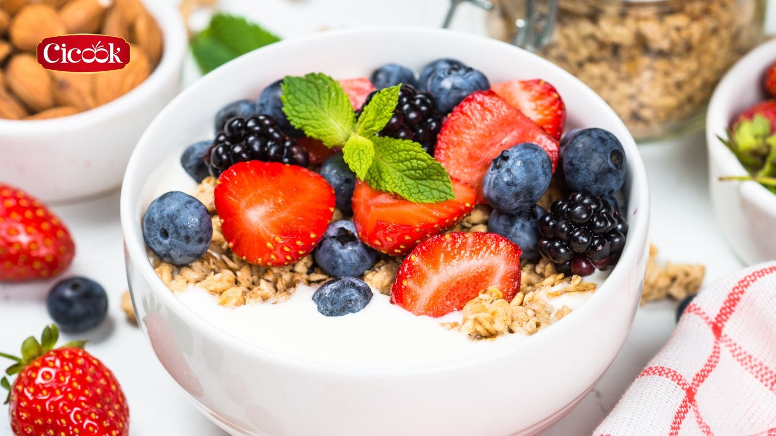 Cách làm sữa chua Hy Lạp tại nhà đơn giản mà ngon mê ly