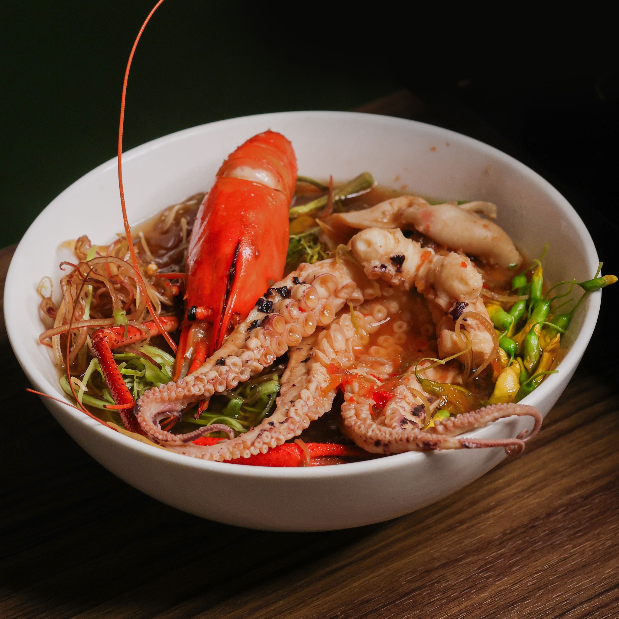 Món bùn hải sản từ lon xốt lẩu Cicook