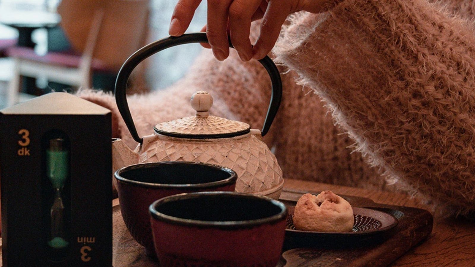 Không uống trà xanh khi bụng đói