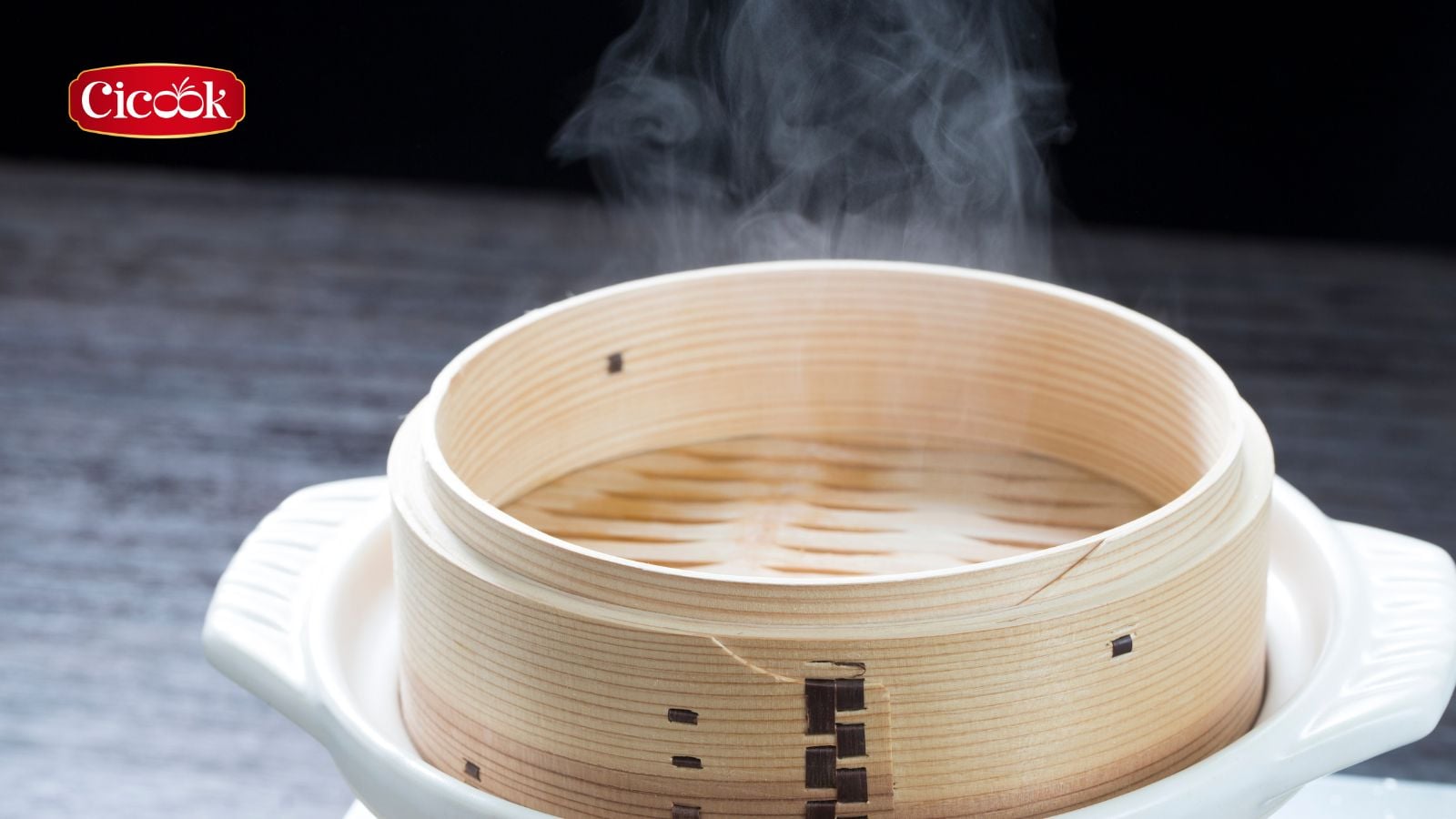 Cách đặt lồng hấp và để nước sôi già