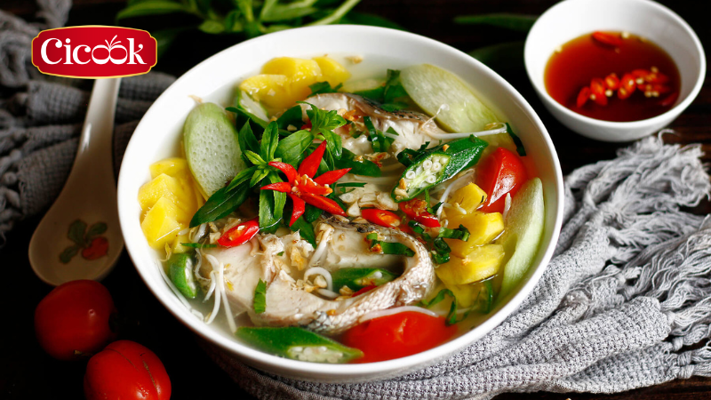 Canh chua cá nấu với nước cốt lẩu Cicook
