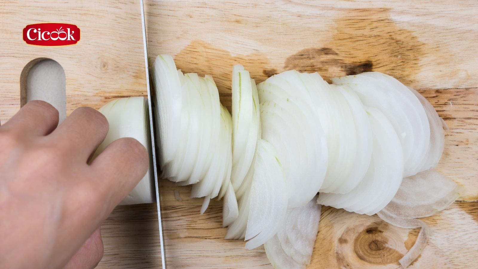 Sử dụng dao cắt sắc