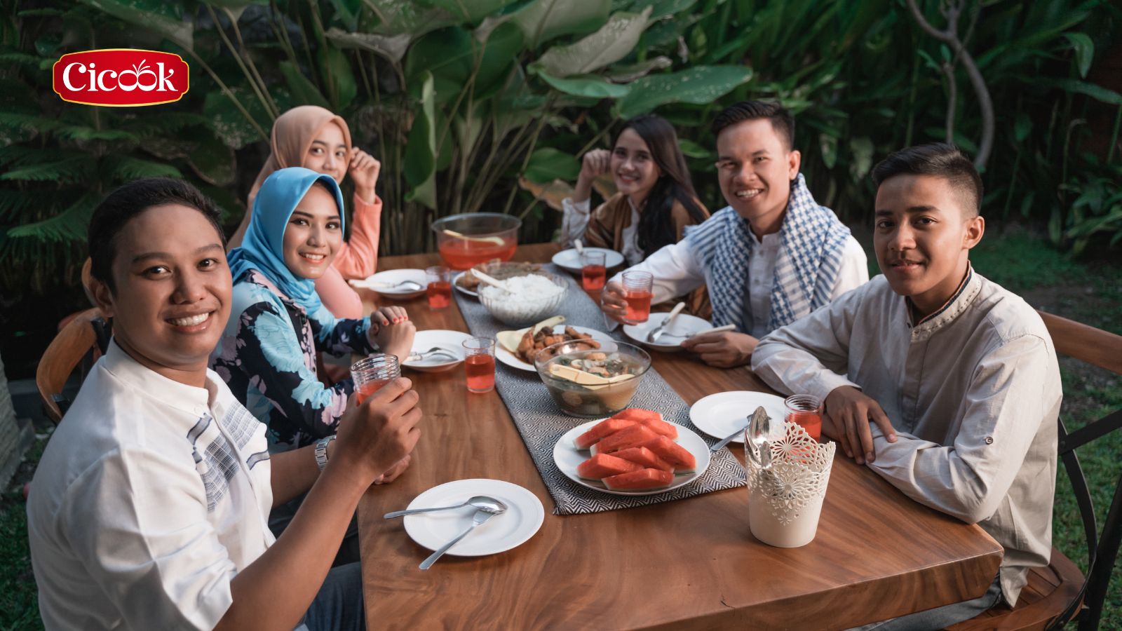 Chánh niệm về lòng biết ơn và mối quan hệ cộng đồng