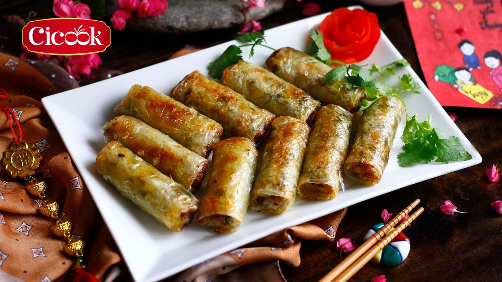 Nêm / chả giò chiên trong mâm cơm ngày tết