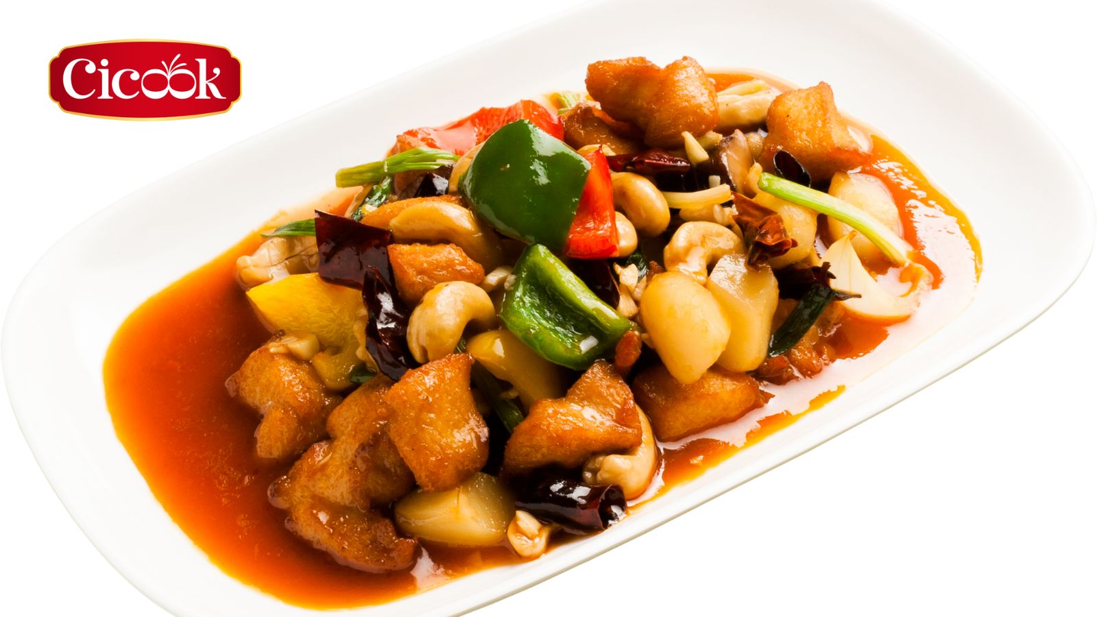 Bày ra đĩa món gà xốt chua cay