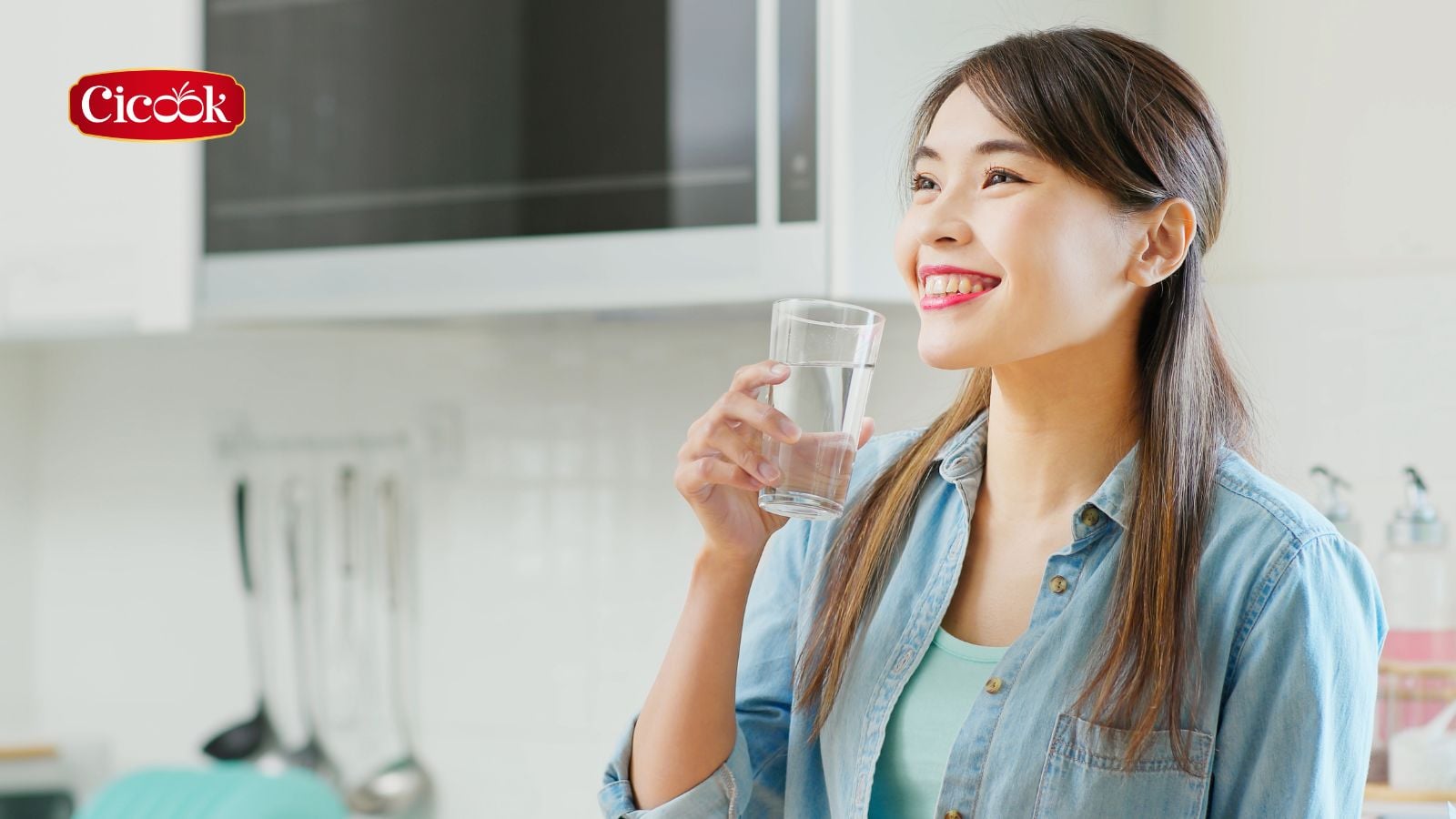 Uống đủ nước giúp đốt cháy mỡ nội tạng