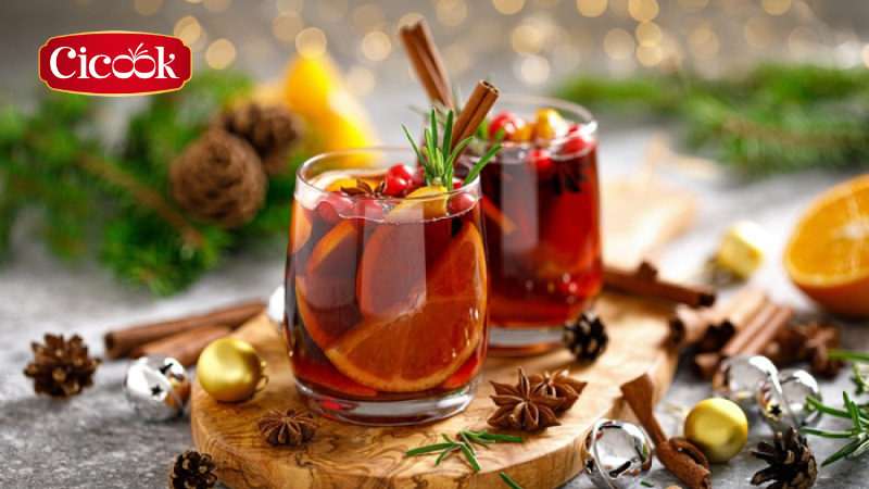 Glühwein là một thức uống truyền thống Giáng Sinh ở Đức và Áo.