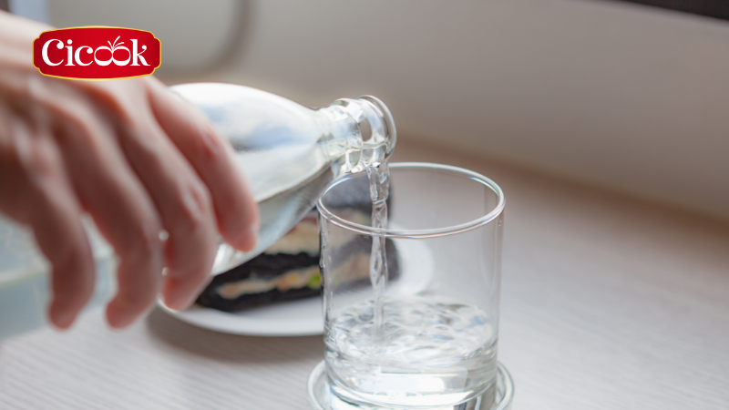 Uống đủ nước trong 1 ngày