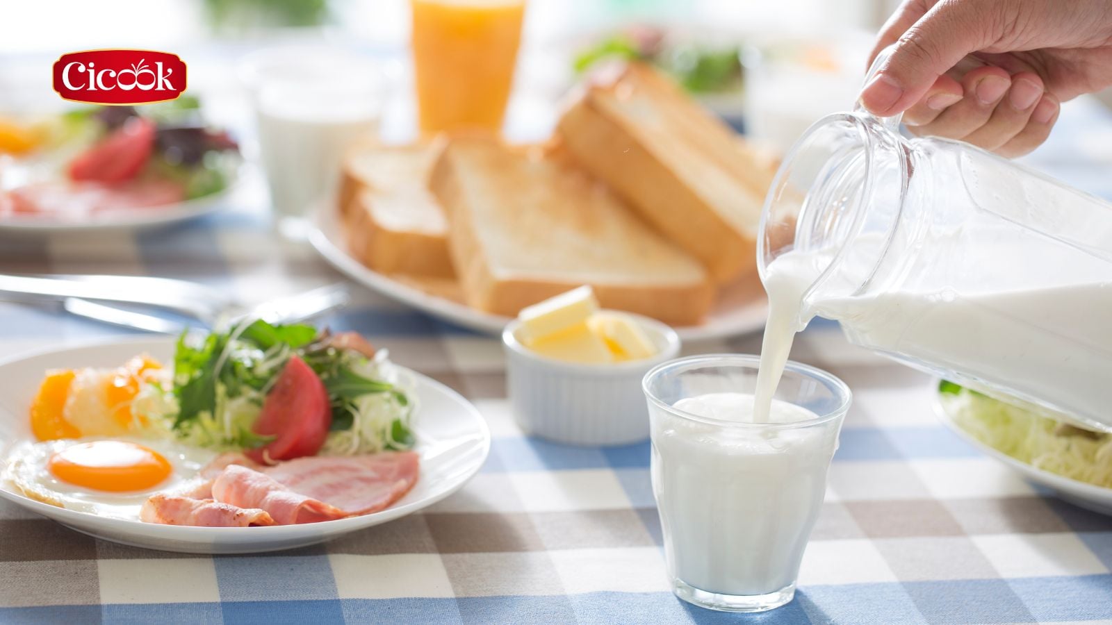 Sữa tươi không nên uống chung với Café