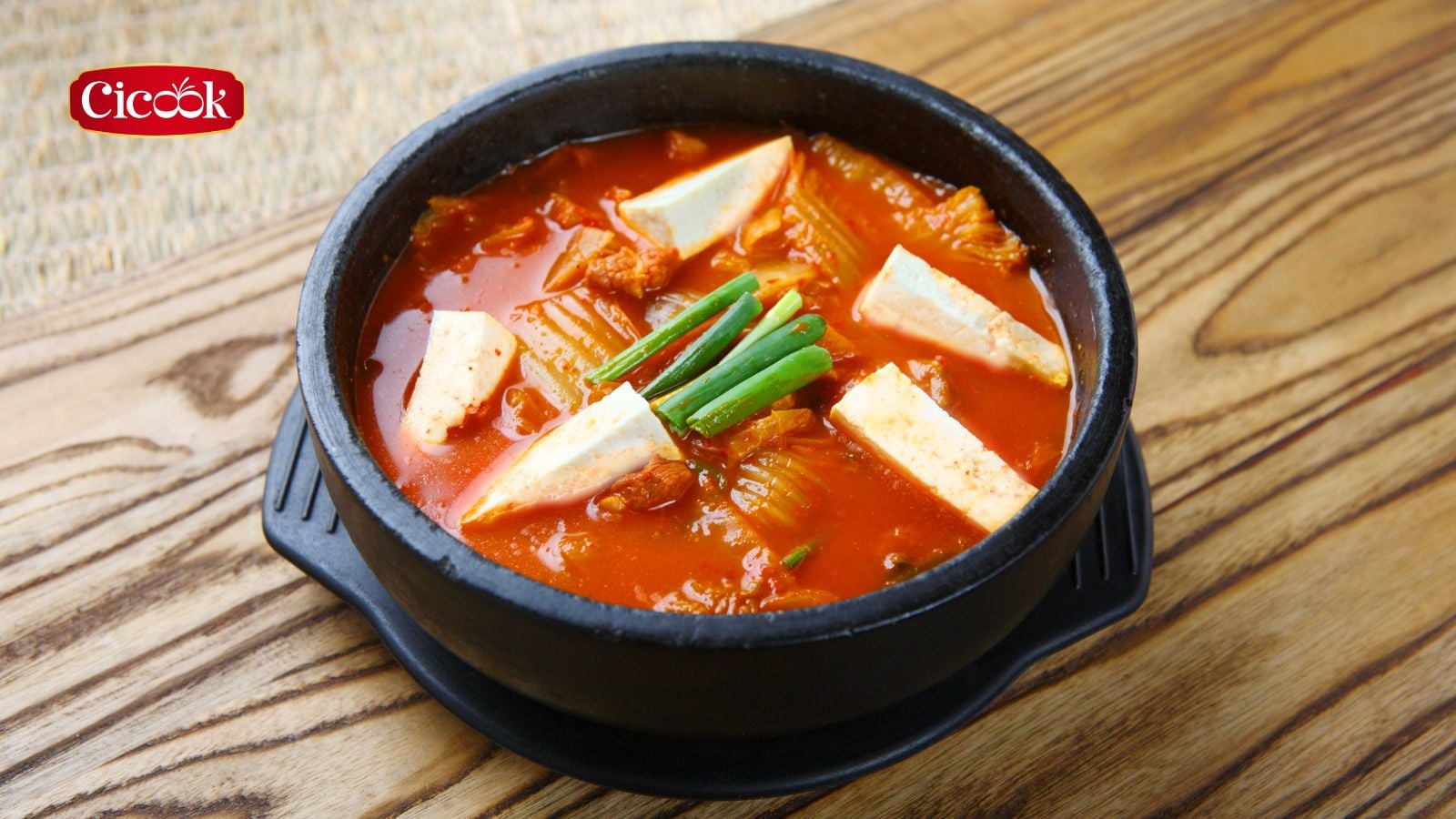 Canh và các món hầm kết hợp với kim chi hương vị ấm áp và đậm đà