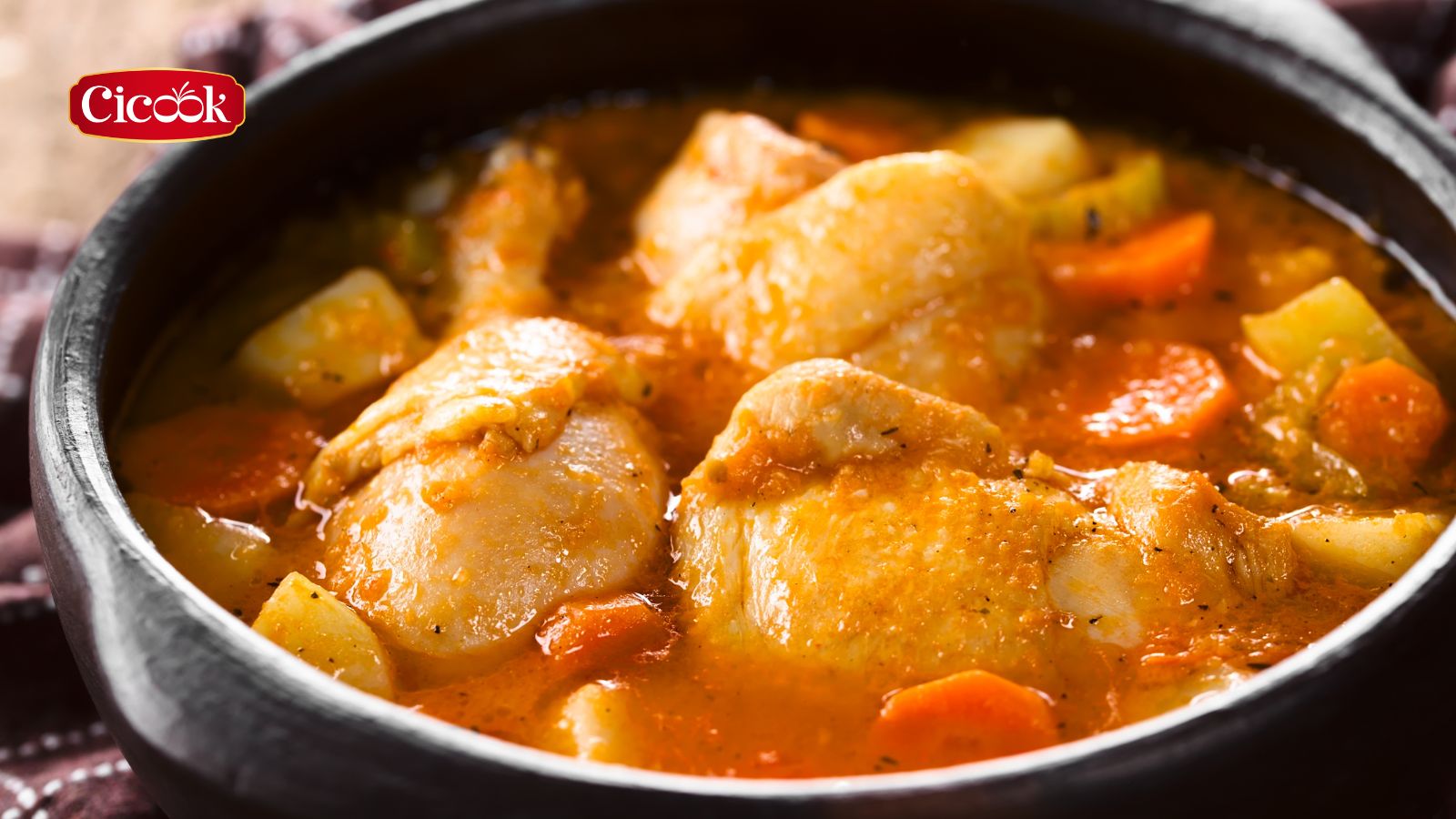 Cháo gà hầm hạt sen dành cho mẹ