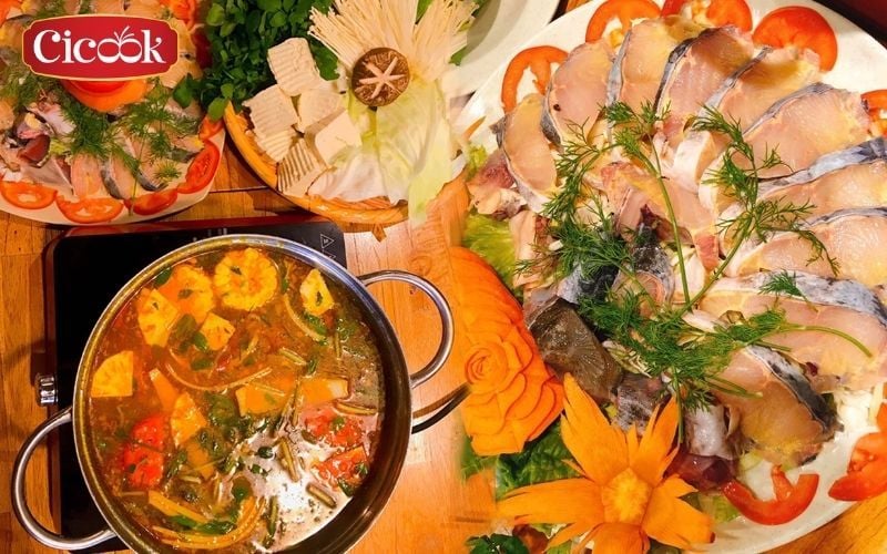 Spicy and sour sturgeon hotpot