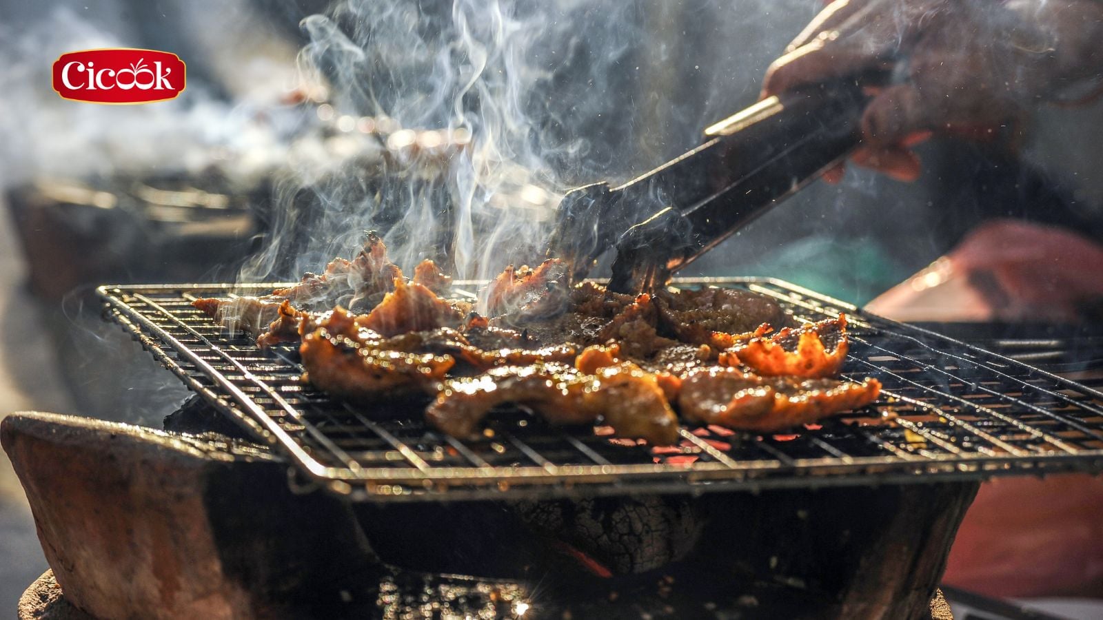 Nướng thịt bằng than hoa